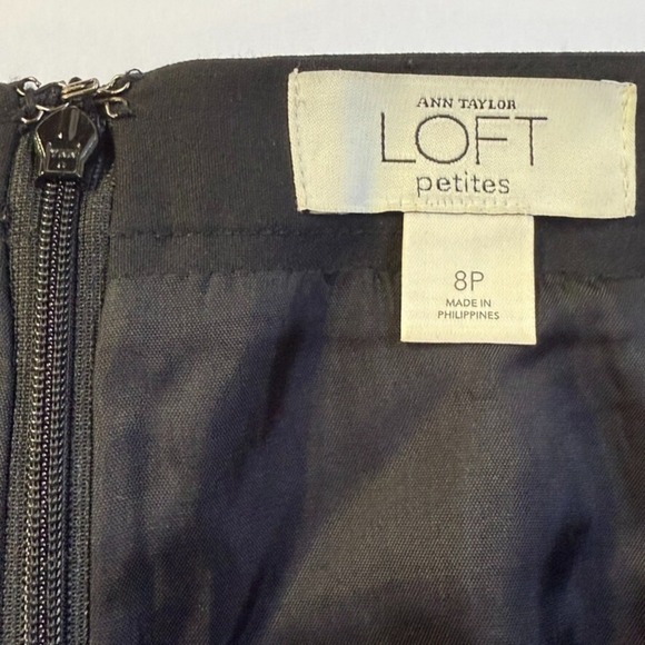 Ann Taylor LOFT Womens Pencil Skirt with Back Slit -‎ Size 8P - Black Stretch - Picture 5 of 6